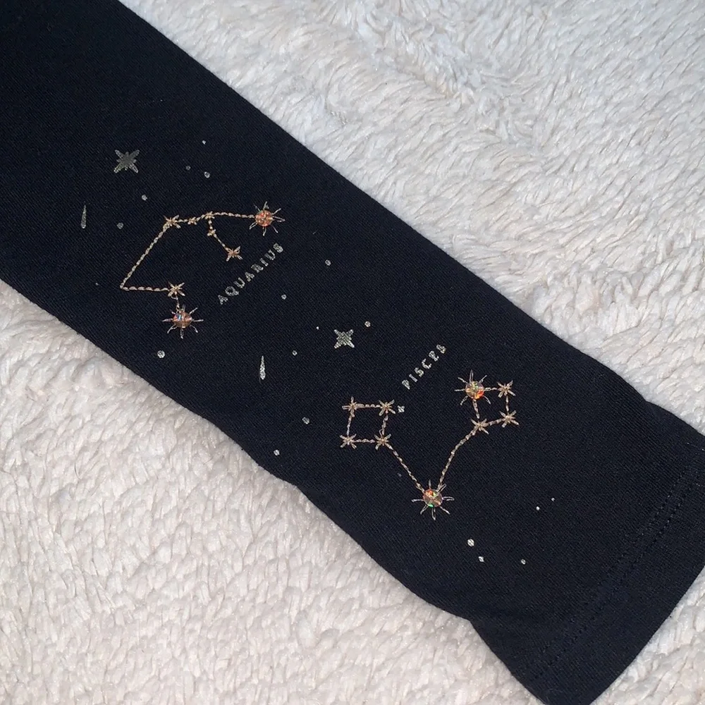 GAP Kids Organic Cotton Zodiac Graphic T-Shirt Black Top 6/7 Small EUC